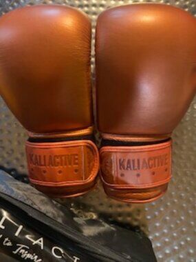 KALI ACTIVE - Metallic Rose Gold Boxing Gloves - 14OZ
